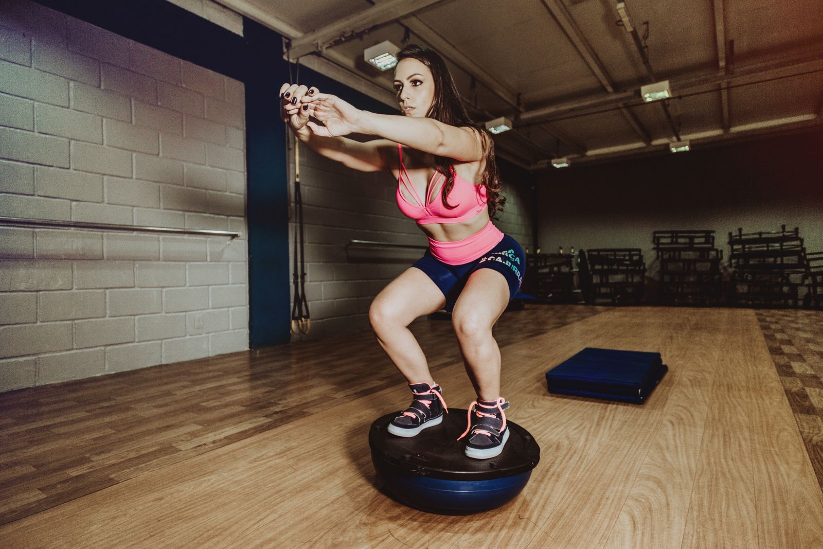 Kniebeuge auf einem BOSU-Ball